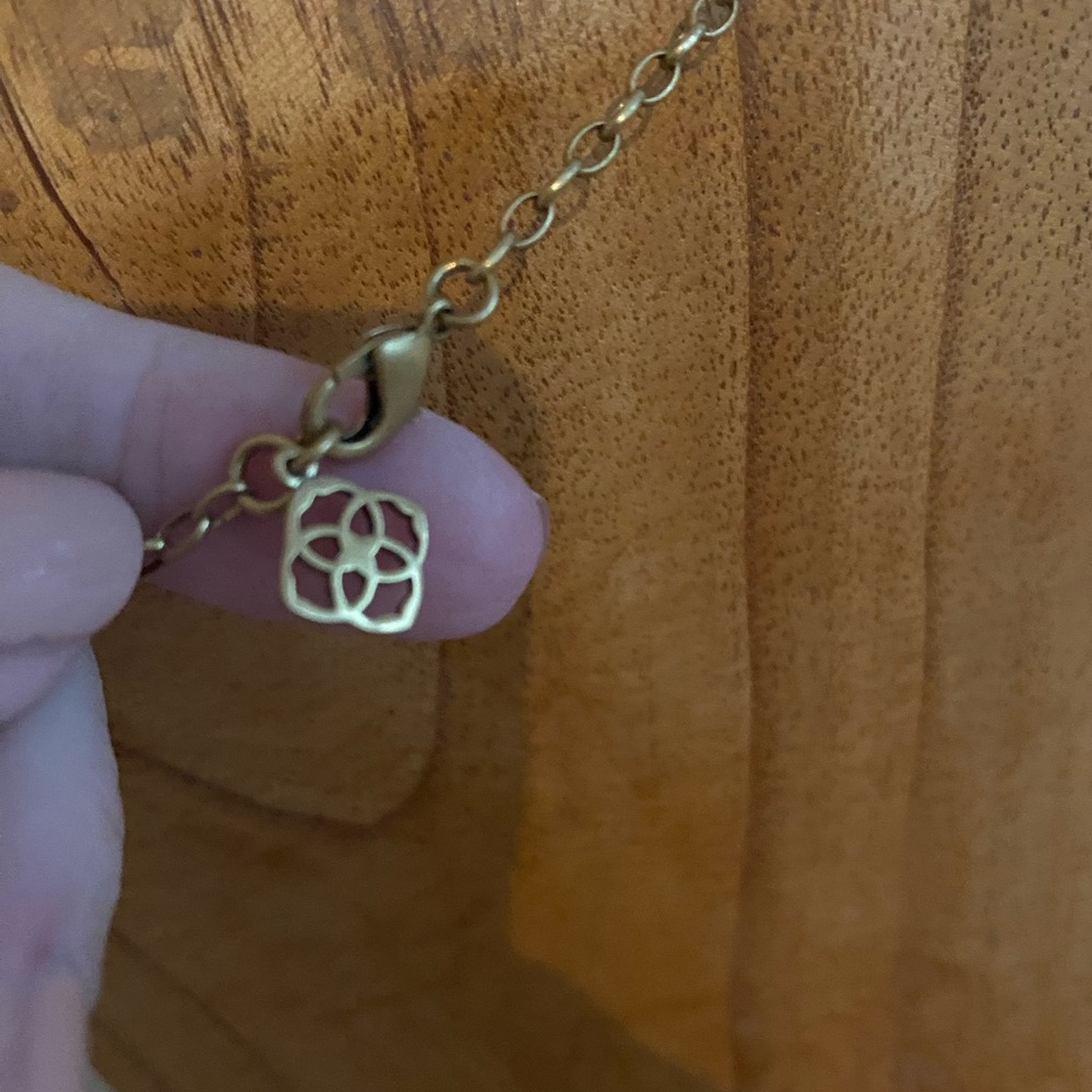 Kendra Scott Kira Short Necklace in Vintage Gold - Picture 3 of 3